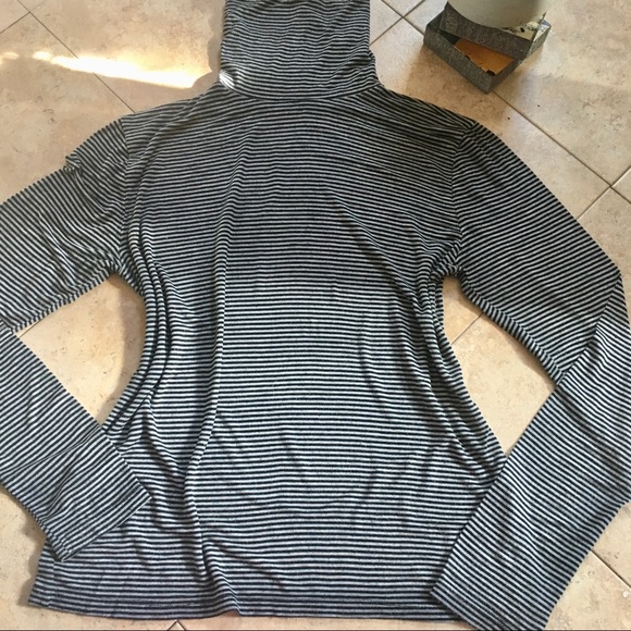 Turtle Neck - Picture 3 of 7